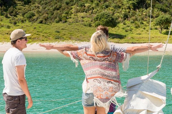Island Hopper Day Cruise - sailing to wildlife sanctuary island - 6 hr cruise - Sailing among the eastern islands