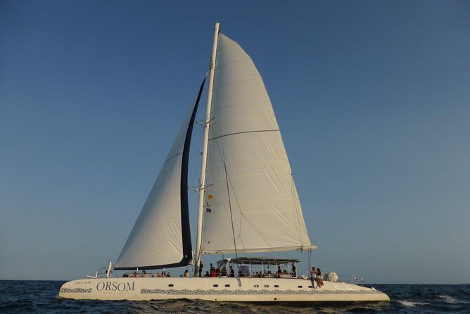 Jazz and Chill Out Sailing in Barcelona - The onboard bar and what your ticket covers