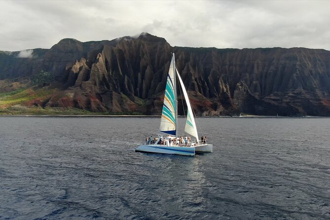 Kauai: Leila Na Pali Sunset Dinner Sail - Sunset conditions can make or break the evening