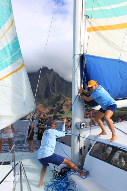 Kauai: Napali Coast Sunset Sailboat Tour with Dinner - Sunset on the return trip