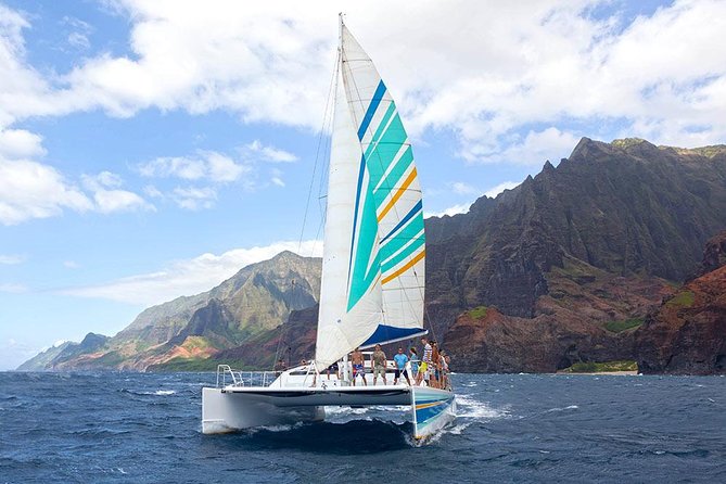 Kauai’s Na Pali Coast Snorkel and Sail Tour - Why the Na Pali Coast looks best from the sea