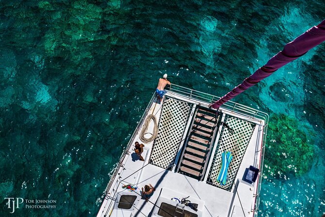 Kealakekua Bay (Captain Cook Monument) Snorkel and Sail Adventure - A crew that adds more than boat service