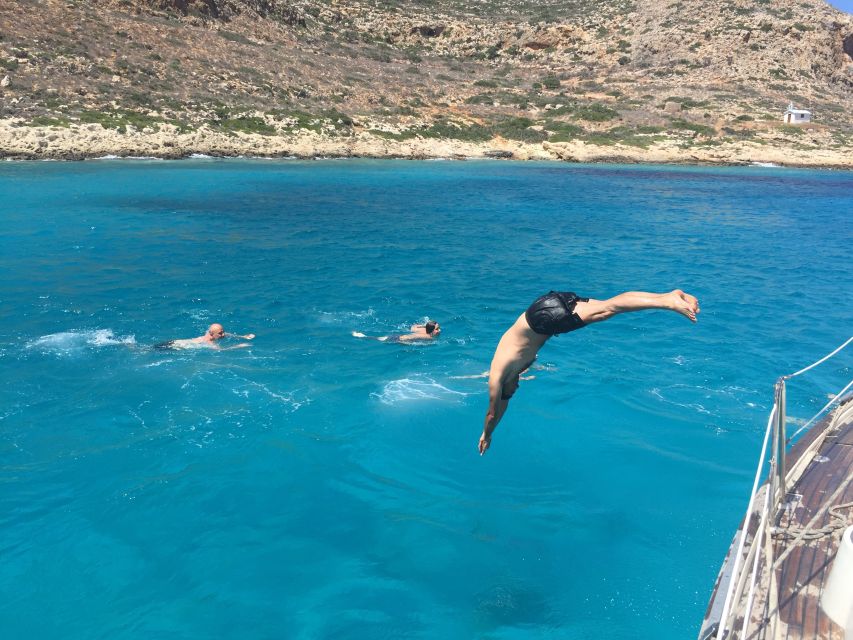 Kissamos: Balos and Gramvousa Private Sailing Trip with Meal - A Cretan lunch with a view