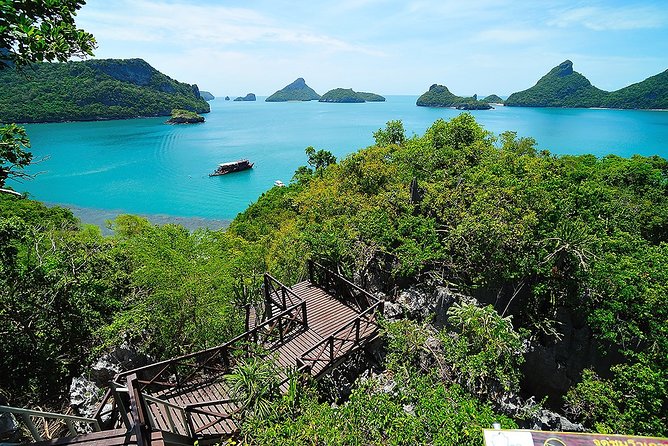 Koh Samui to Angthong Marine Park Cruise Tour By Red Baron Chinese Sailboat - The return cruise and sunset near Samui