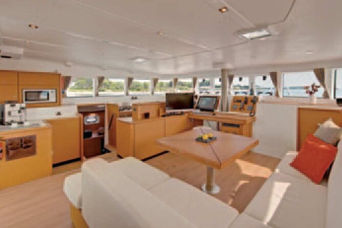 Kona Luxury Catamaran Yacht Snorkel & Sail - Choosing between Pawai Bay and Makalawena