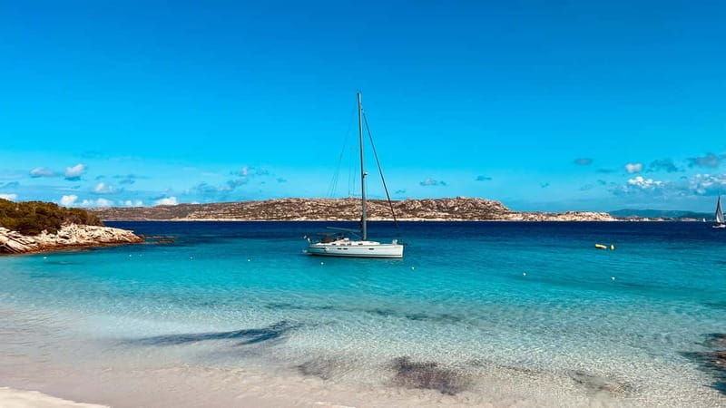 La Maddalena Arcipelago: Sailing boat tour with lunch - Spargi and Cala Granara