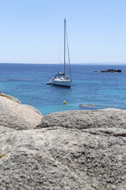 La Maddalena: daily sailing tour archipelago La Maddalena - Spargi: a first swim in clear water