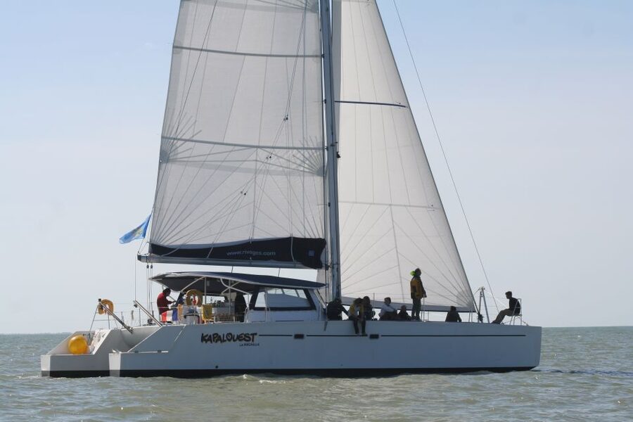 La Rochelle: Coastline Sailing Cruise - Following the channel toward Les Minimes