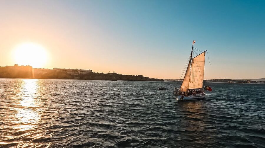 Lagos: Sunset Sail aboard a Traditional Boat with Prosecco - Who will enjoy this sunset sail?