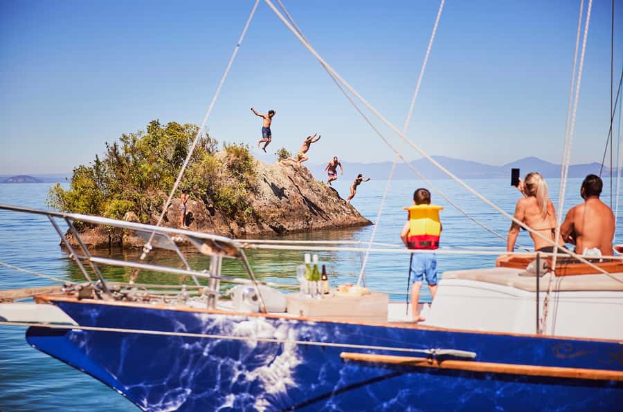 Lake Taupo: Classical Sailing to the Māori Rock Carvings - Why the Māori carvings make this cruise worth taking