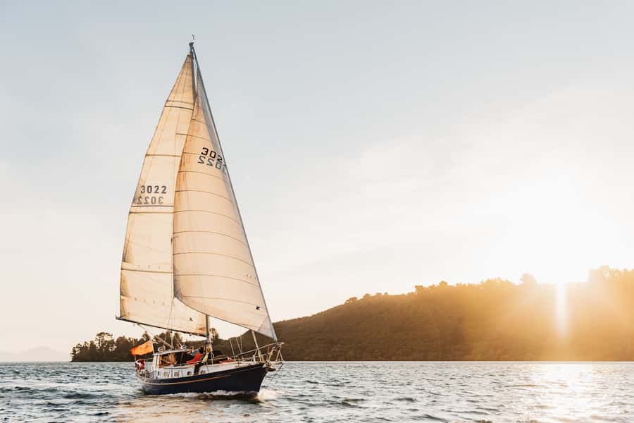 Lake Taupo: Classical Sailing to the Māori Rock Carvings - The crossing to Mine Bay