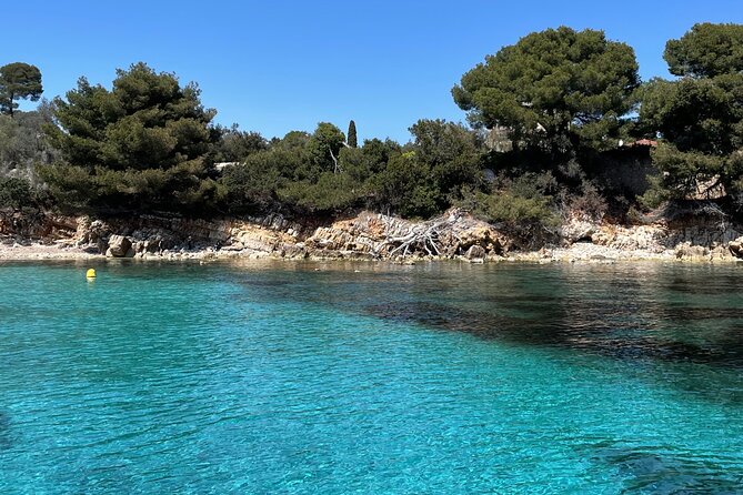 Lérins Islands Sailing Discovery, snorkeling and paddle SUP - The return sail past yachts and the Riviera coast