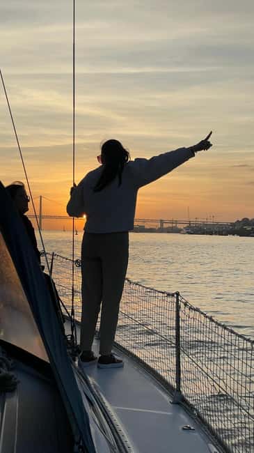 Lisboa:Sunset Sailing Tour at Tagus River with welcome drink - Key points at a glance