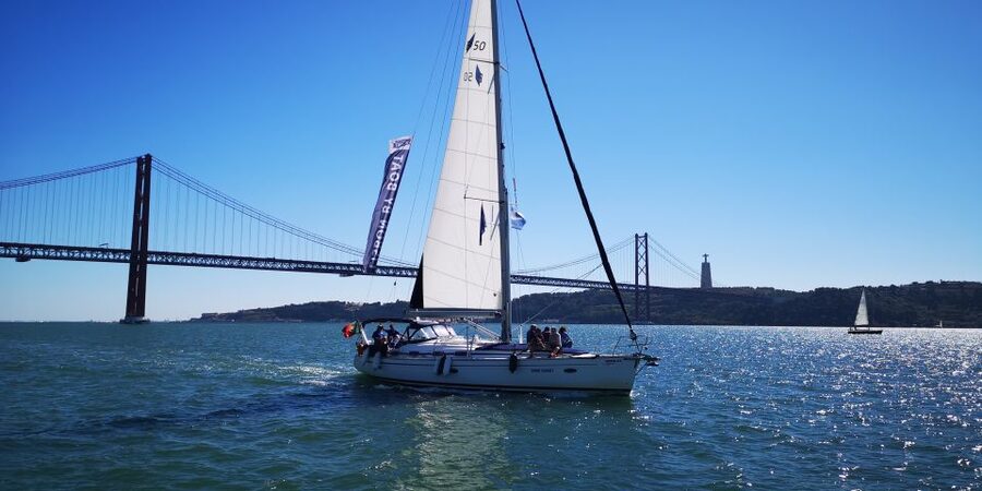 Lisbon: 2-Hour Sailing Yacht Cruise & Guided Tour w/2 drinks - The Expo area and the Vasco da Gama Bridge