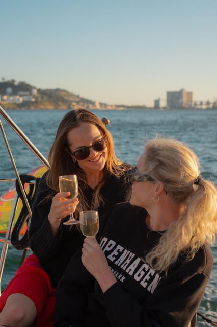 Lisbon 2 Hours Sailing Day Tour and Cruise With Drinks - What the two-hour pace feels like