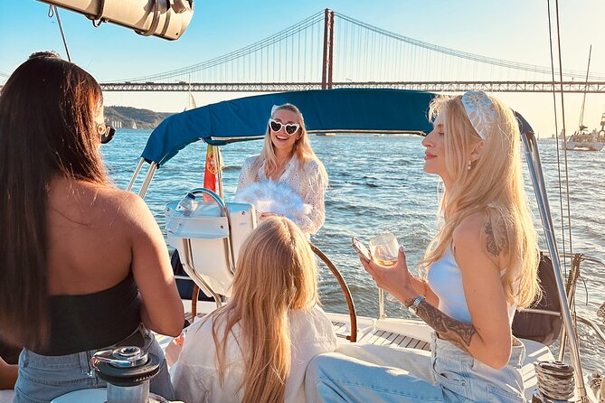 Lisbon Adventure: 2 Hours Tuk-Tuk Tours and 2 H Sunset Sailing - Why the tuk-tuk and sailing combination works