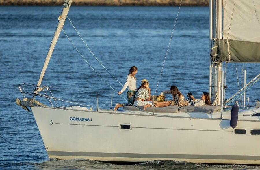 Lisbon: Boat Tour - the most Comfortable Sailboat - Setting out from Alcântara