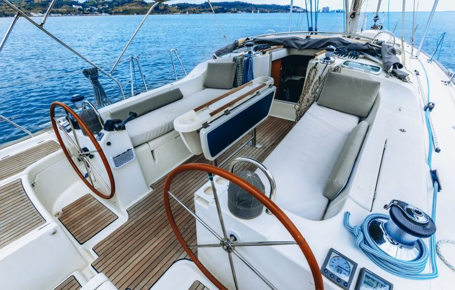 Lisbon: Boat Tour - the most Comfortable Sailboat - Two hours between city and river