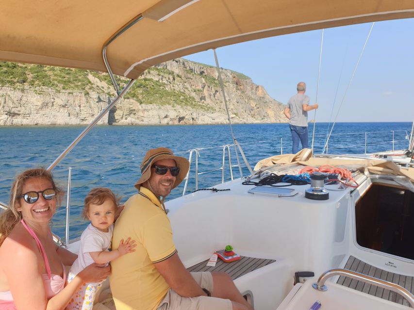 Lisbon: Champagne Sailing Tours - Who should book this sailing?