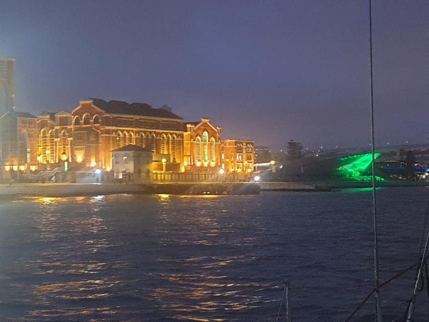 Lisbon: Champagne Sailing Tours - Drinks, snacks, and the social side