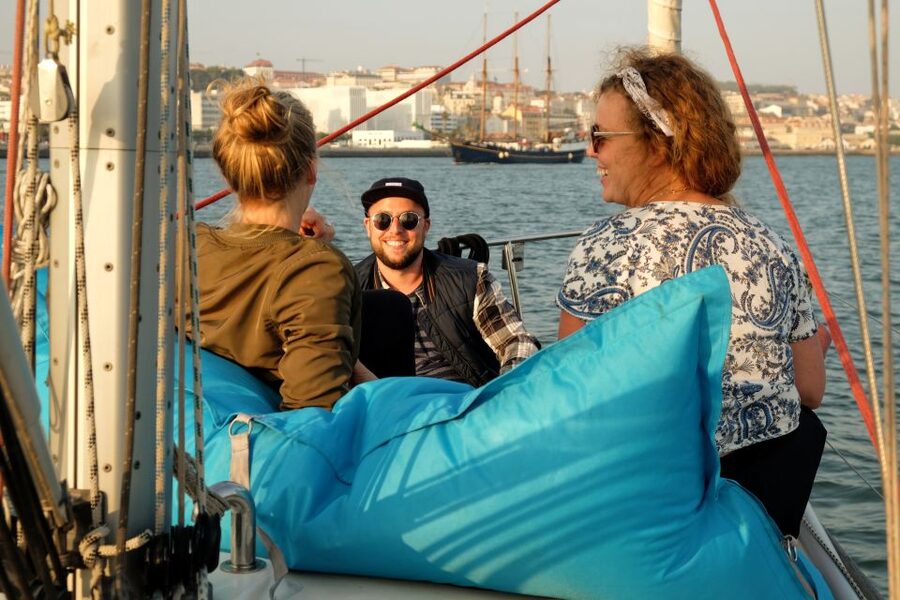 Lisbon: City Skyline Sailboat Cruise with Drink and Snacks - Crossing to Cacilhas and Cristo Rei
