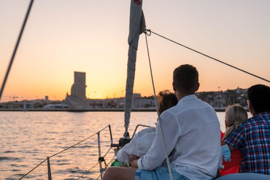 Lisbon: Daytime/Sunset/Night City Sailboat Tour with Drink - Almada and Cristo-Rei across the river