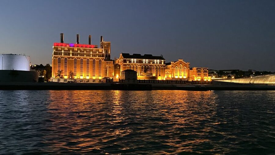 Lisbon: Luxury Sailboat Cruise at Night - Under the 25 de Abril Bridge