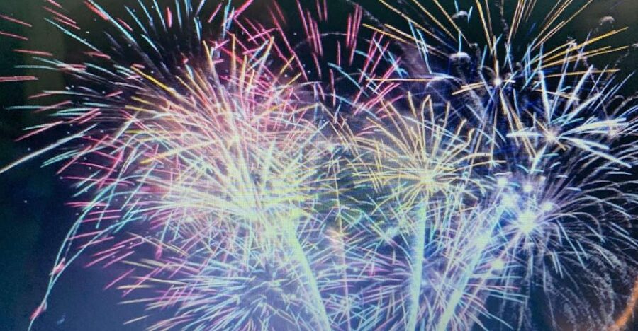 Lisbon: New Year's Eve Fireworks Sail Boat Tour - Fireworks, sparkling wine, and the midnight show