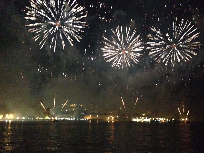 Lisbon: New Year’s Eve Fireworks Tagus River Sailing Cruise - Commerce Square and the New Year’s celebration