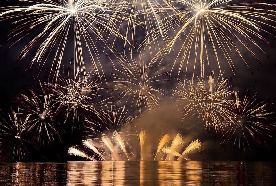 Lisbon: New Year’s Eve Fireworks Tagus River Sailing Cruise - What the crew adds to the evening