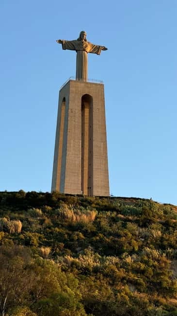 Lisbon On a Sailboat - Cultural Facts and Sailing Experience - Meeting point, timing, and practical details