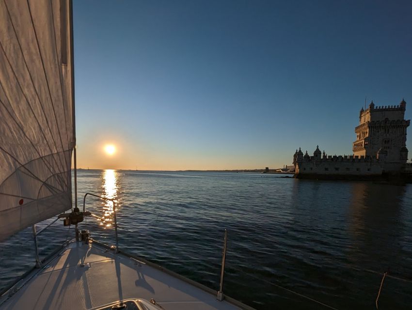 Lisbon: Private Boutique Boat Tour – Sail in Style - Alfama, the National Pantheon, and old Lisbon