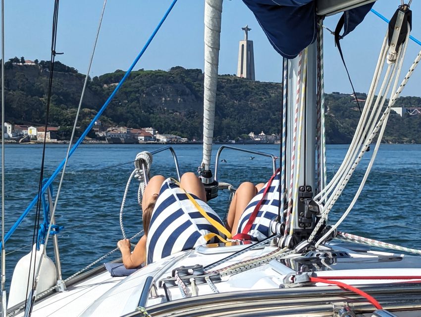 Lisbon: Private Boutique Boat Tour – Sail in Style - Sunset and night cruises on the Tagus
