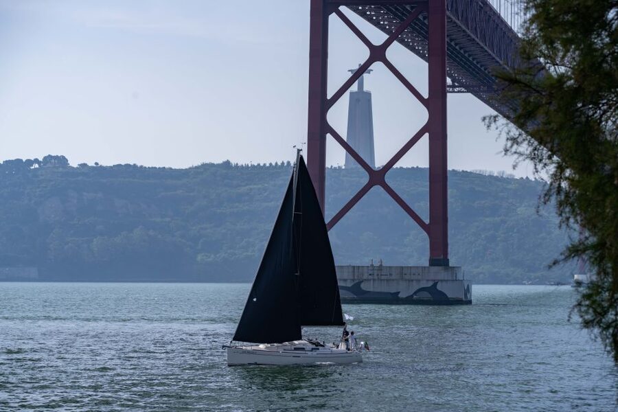 Lisbon: Private Sailboat Tour on the Tagus at Sunset - Key points at a glance