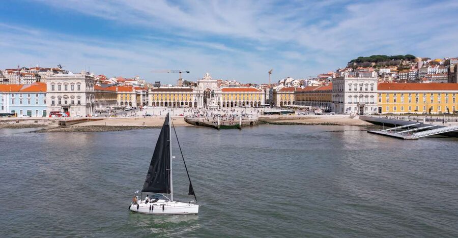 Lisbon: Private Sailboat Tour on the Tagus at Sunset - Crossing to MAAT and the Belém monuments