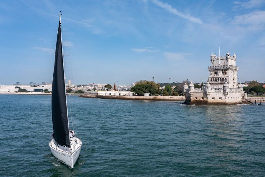 Lisbon: Private Sailboat Tour on the Tagus at Sunset - Sunset, snacks, and the pace of the boat