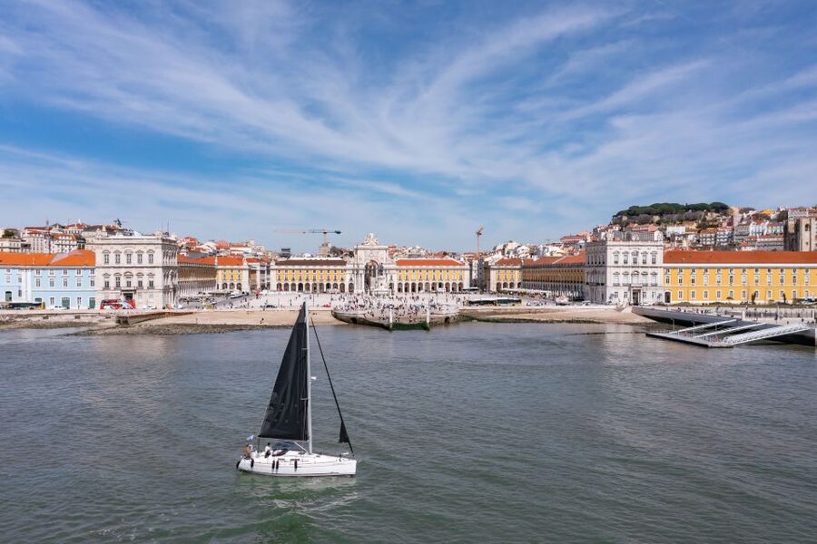 Lisbon: Private Sailboat Tour on the Tagus at Sunset - What to bring and what to leave behind