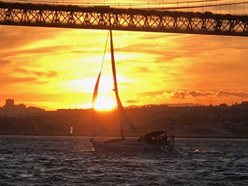 Lisbon: Private Sunset Sailing Tour with Champagne - The Discoveries Monument and Tower of Belém