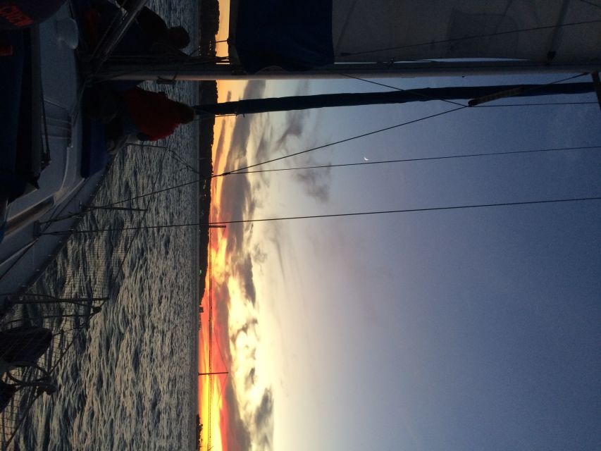 Lisbon: Private Sunset Sailing Tour with Champagne - The April 25 Bridge and Cristo Rei