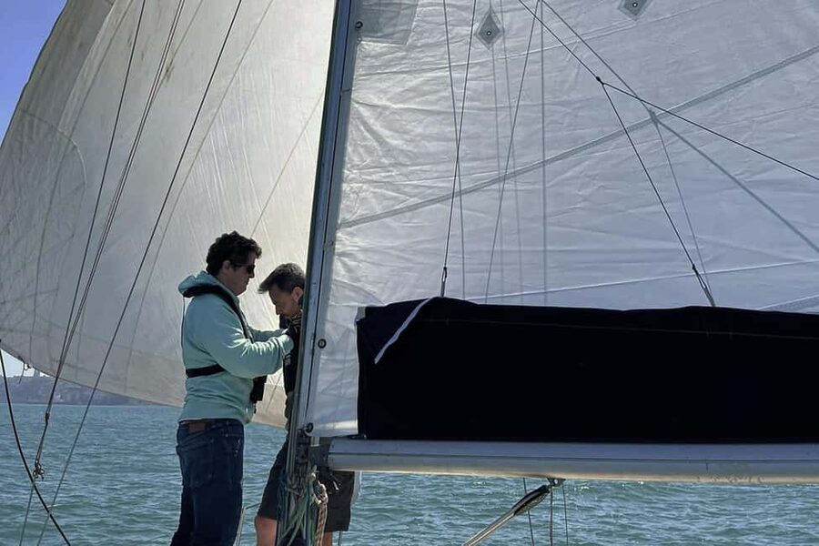 Lisbon: Sailboat Excursion - What happens during the 2 to 2.5 hour cruise