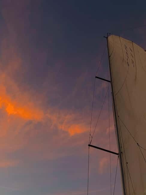 Lisbon: Sailboat Tour along the Coast,Sunset & Tasting - The crew and the feel on board