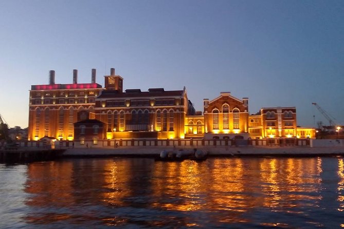 Lisbon Sailing Tour: 2-Hour Cultural Scenic Cruise with Wine - Praça do Comércio from the Tagus
