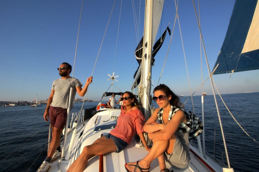 Lisbon: Sailing Tour with Wine and Snacks - Praça do Comércio and the heart of Lisbon