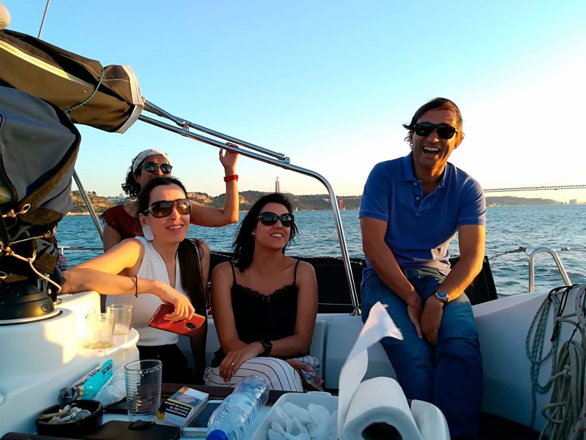 Lisbon: Sailing Tour with Wine and Snacks - The return past Alfama and the Monument to the Discoveries