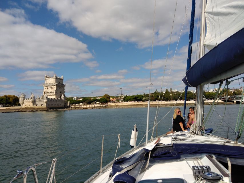 Lisbon: Sailing Tour with Wine and Snacks - The guides make the difference