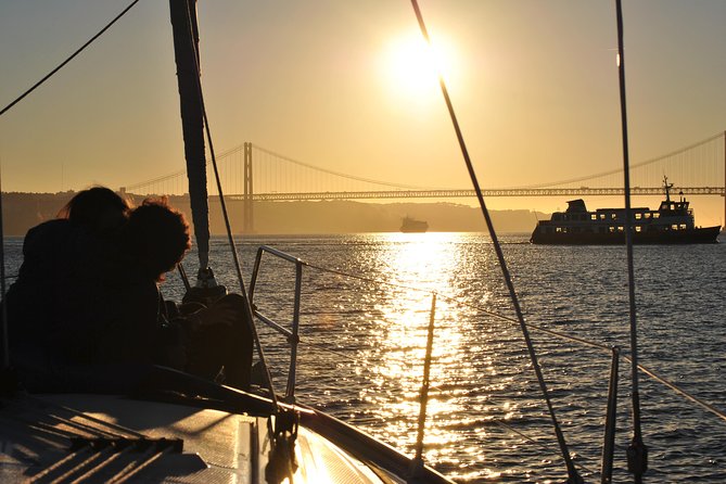 Lisbon Small Group Sunset Sailing 2h Cruise with Drinks Included - Praça do Comércio and Lisbon’s old center