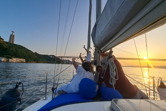 Lisbon: Sunset Sailboat Tour on the Tagus River + Welcome Drink - What is included onboard