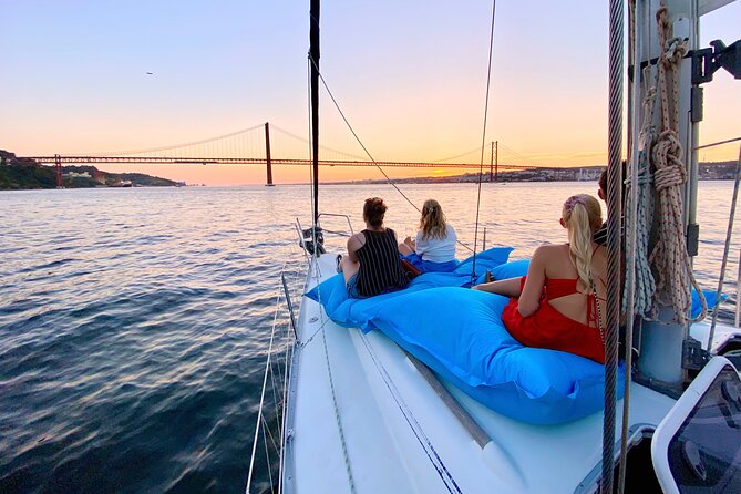 Lisbon: Sunset Tagus River Sailing Tour with Drinks - What the two-hour Lisbon sail is really like