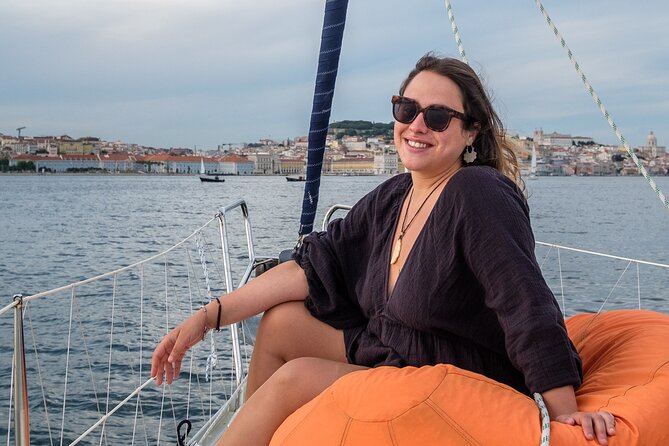 Lisbon: Sunset Tagus River Sailing Tour with Drinks - Drinks, Fado, and the small touches