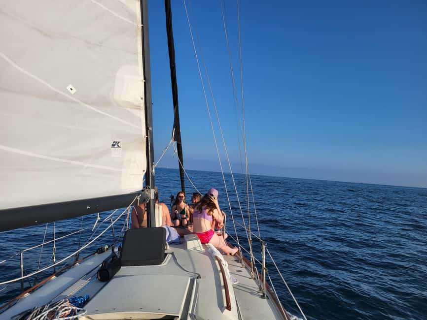 Los Angeles: Sunset Sailing - Music, snacks, and the right mood